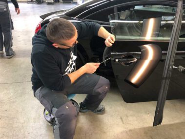 Delle-in-Bearbeitung- Dellen-Reparatur (Beulendoktor) in Reute- Lackiererei Werner Kobsch