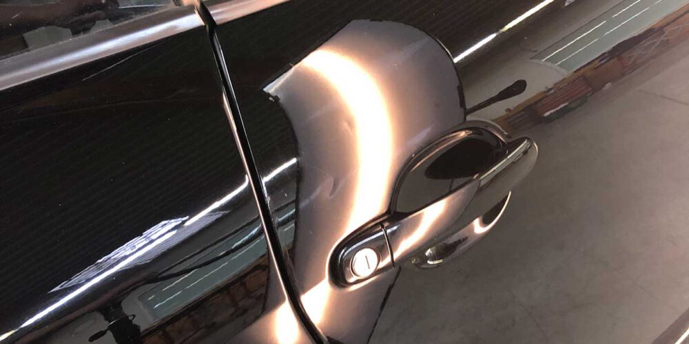 Delle in Fahrzeugtür- Dellen-Reparatur (Beulendoktor) in Reute- Lackiererei Werner Kobsch