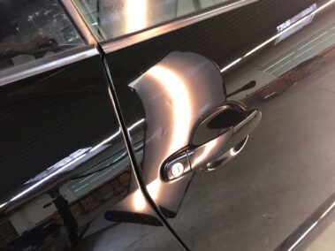 Delle in Fahrzeugtür- Dellen-Reparatur (Beulendoktor) in Reute- Lackiererei Werner Kobsch